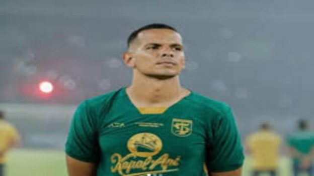 Persebaya Pulangkan Leo Lelis